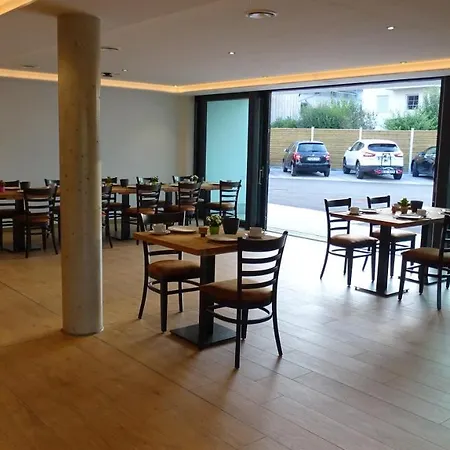 Heufelder Hof Hotel *